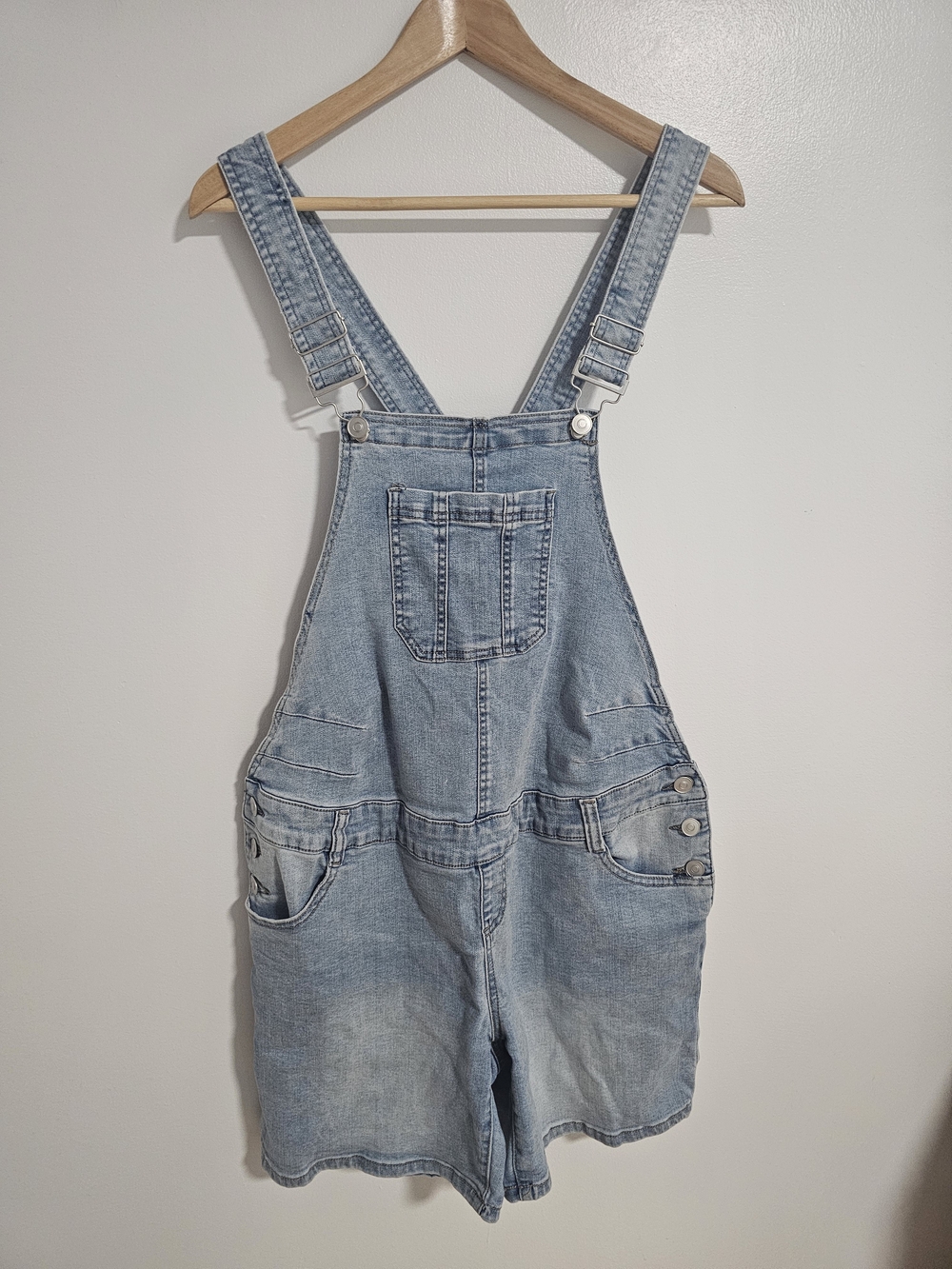 Thyme Light Blue Denim Short Overalls Women Maternity Size S Ajustable Waist